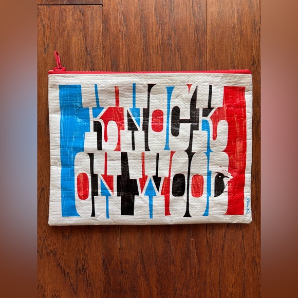 Blue Q Handbags - Blue Q Large Zipper Pouch | Knock On Wood by Esther Aarts